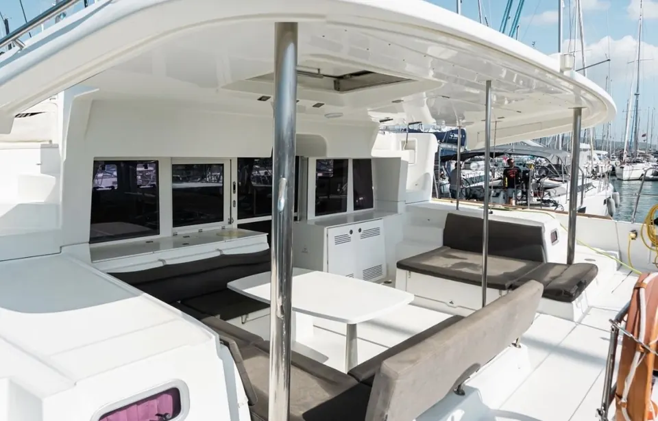 Shaded aft cockpit with table and seating on the Lagoon 450